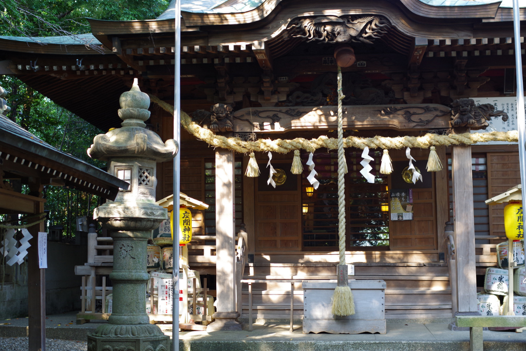 座間神社の拝殿